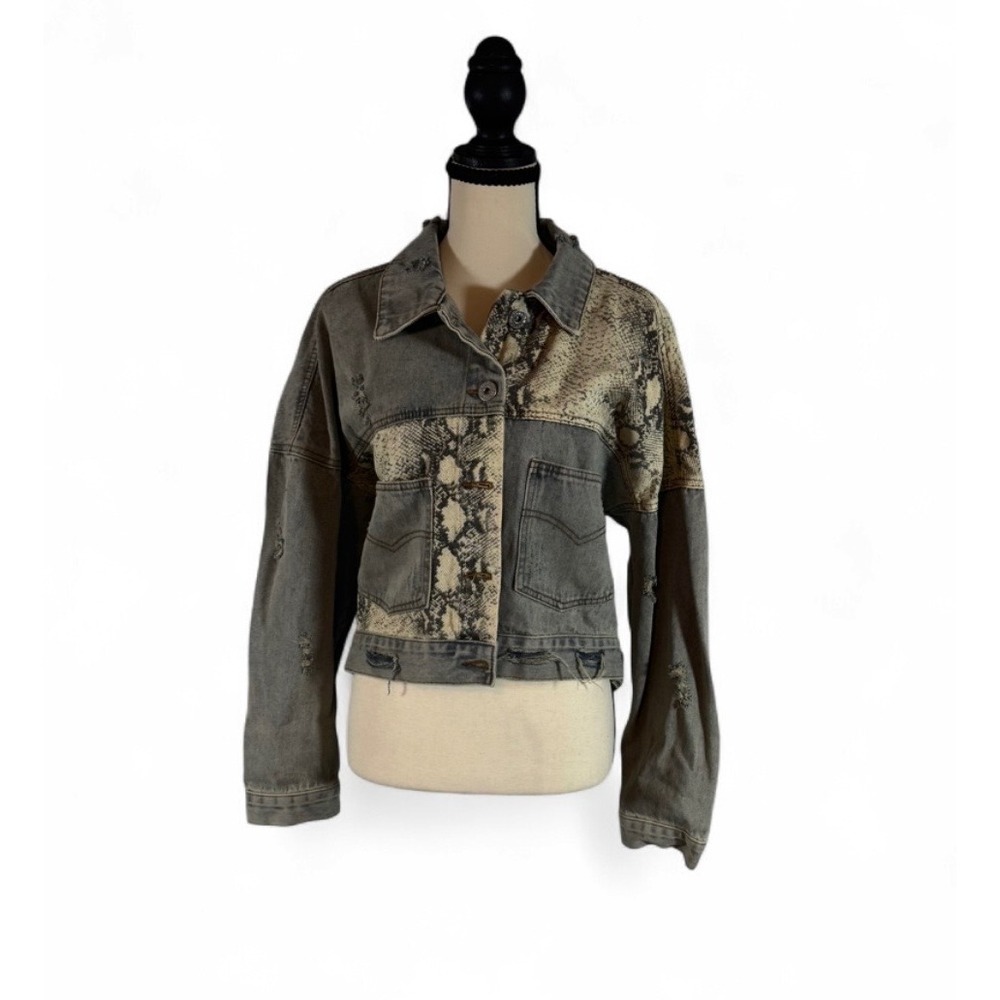 POL Premium Denim Patchwork Grunge Snake Distressed Denim Jacket Gray Sz Small